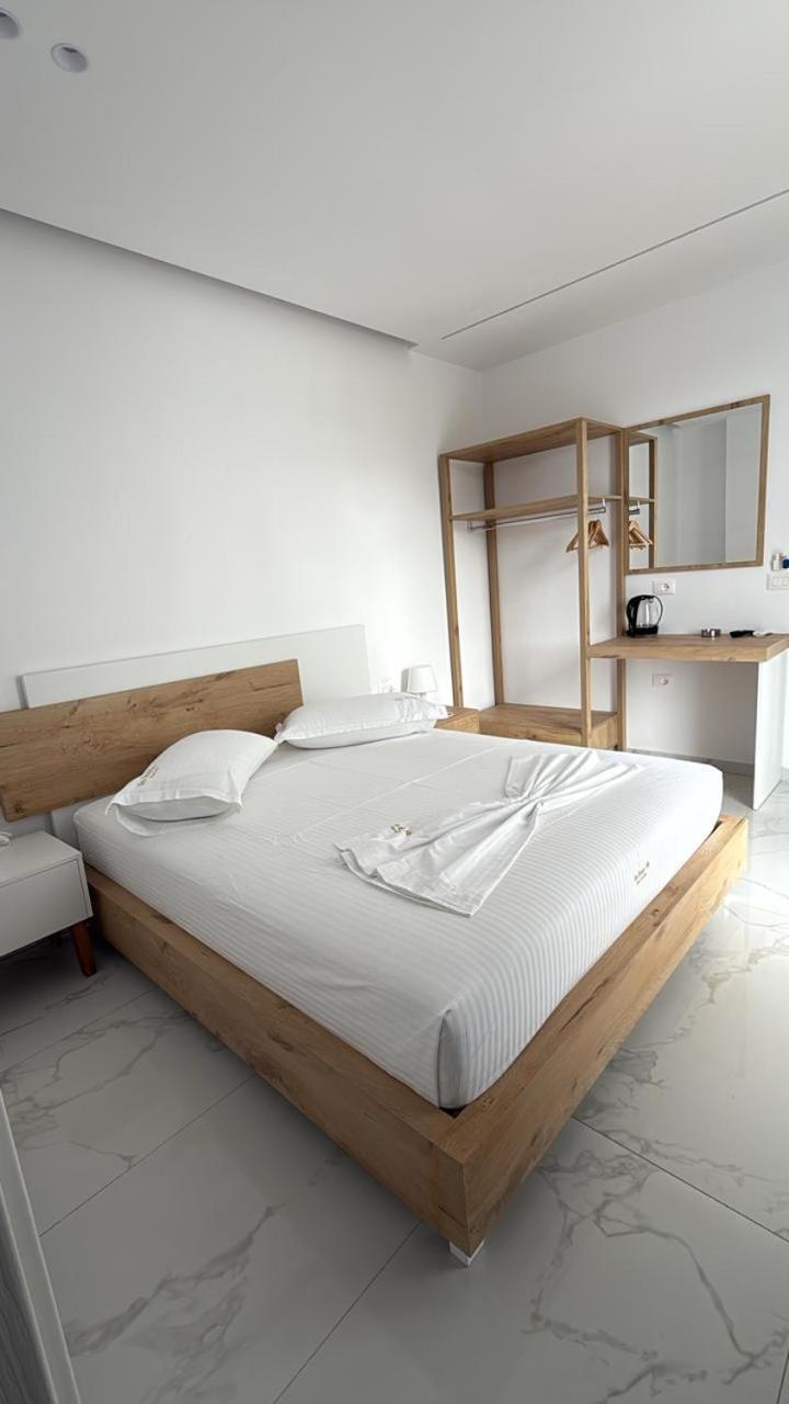 Sea Breeze Villa Sarande Exterior photo